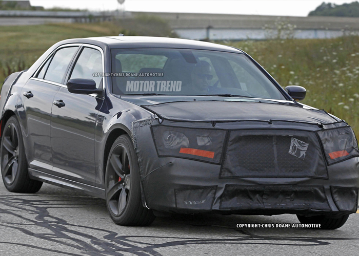 كرايسلر 300 2015 الجديدة كلياً تظهر في صور خلال اختبارها مرة أخرى Chrysler 300