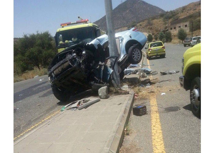 “بالصور” حادث كامري شنيع جداً في الطائف بسبب السرعة يتسبب في مصرع السائق