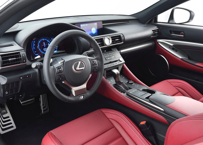 لكزس RC F سبورت تظهر لتكمل الفجوة بين النموذج الأساسي ونموذج RC F في التصميم