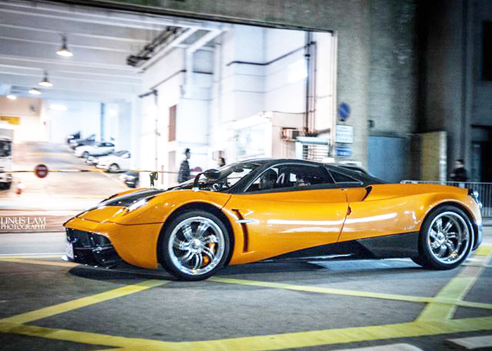 “بالصور” باجاني هوايرا البرتقالية تظهر في مدينة هونج كونج Pagani Huayra HK