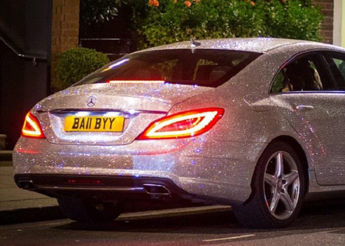 “بالصور” سيارة من الكرستال تلفت الانظار شوارع مدينة لندن البريطانية