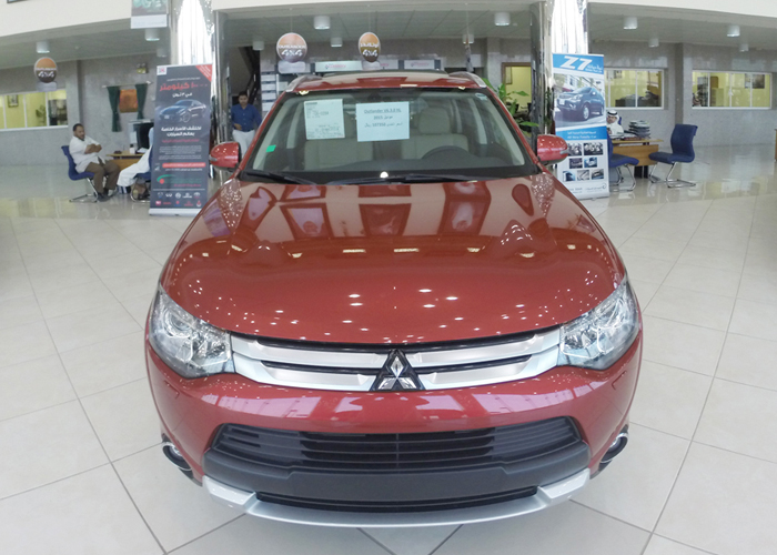 ميتسوبيشي اوتلاندر 2015 بالتطويرات الجديدة يصل السعودية “صور ومواصفات واسعار” بجميع الفئات