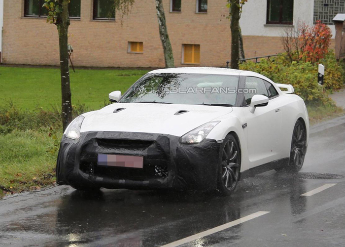 تسريب صور جديدة لسيارة نيسان جي تي ار 2017 من الداخل والخارج Nissan GT-R