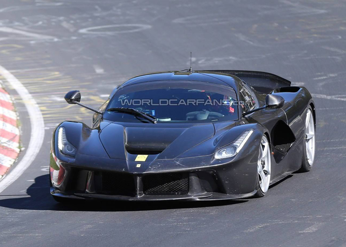 لافيراري اكس اكس القادمة تطلق أصواتها الجبارة أثناء اختبارها بشكل سري على حلبة بول ريكارد