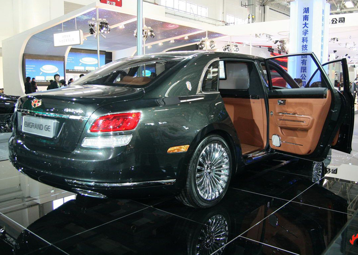 روز رايز صيني “بالصور” شركة جيلي الصينية تقوم بسرقة تصاميم شركة رولز رويس وبنتلي وتنتج سياراتها رسمياً