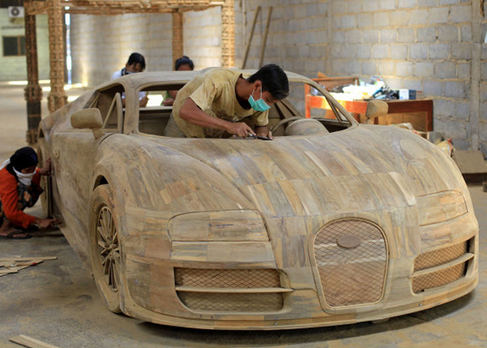 “بالصور” بوجاتي فيرون الخشبية في اندونيسيا تعرض للبيع بـ12,5 الف ريال سعودي