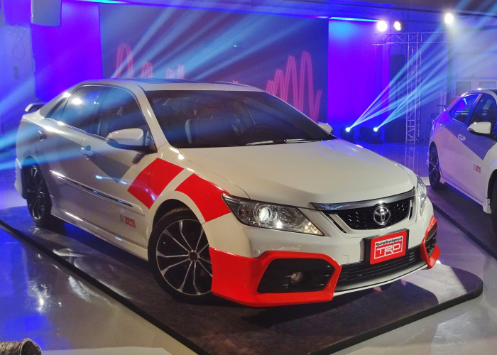 “بالصور” وصول تويوتا اوريون 2015 وياريس وكورولا 86 بتعديلات TRD الرياضية