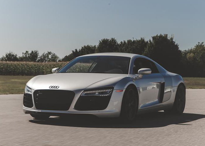 “تقرير” اودي ار 8 2014 V-8 صور واسعار ومواصفات مانيوال Audi R8