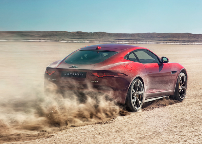 “فيديو” جاكور اف تايب 2015 كوبيه تطلق منظومة الدفع الرباعي رسمياً Jaguar F-Type Coupe