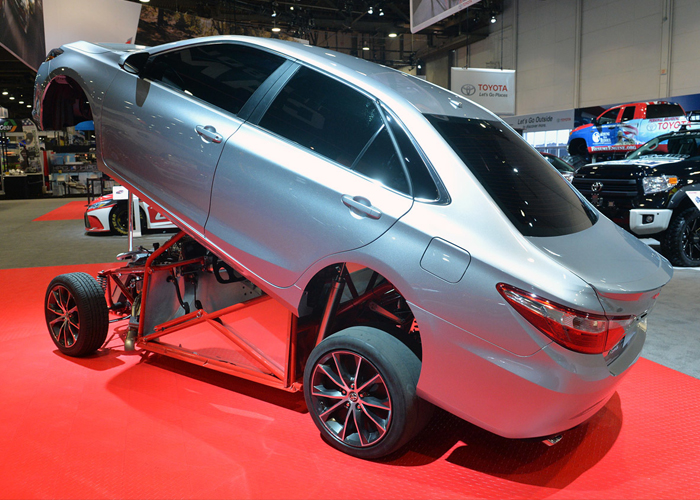 تويوتا تكشف النقاب عن كامري 2015 “النائمة” بقوة 850 حصاناً في معرض سيما للسيارات المعدلة