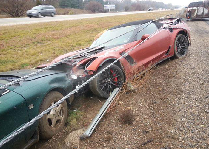 “بالصور” اول حادث لسيارة كورفيت ستينجراي 2015 Z06 قبل نزولها للبيع رسمياً