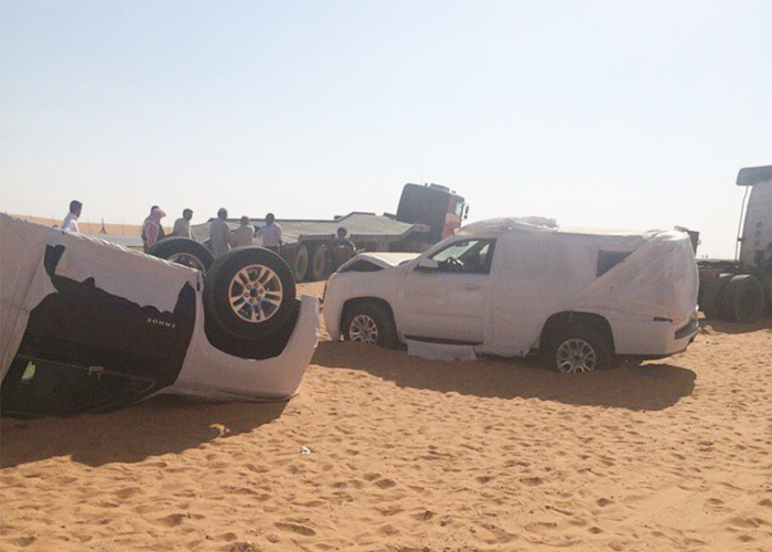 “فيديو” إنقلاب شاحنة محملة بسيارات شفرولية تاهو 2015 وجي ام سي يوكن 2015 قبل قليل