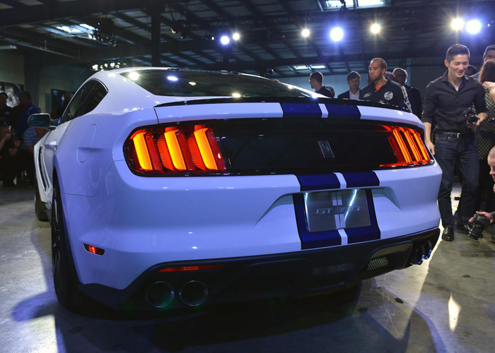 “بالصور” الكشف رسمياً عن فورد شلبي جي تي 350 موستنج 2016 الجديدة Ford Shelby GT350