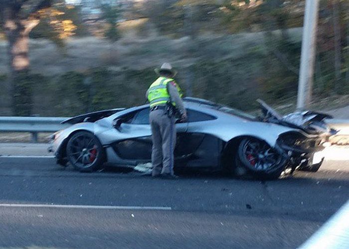 “بالصور” اول حادث تحطم ماكلارين P1 بقيمة 4,7 مليون ريال سعودي McLaren P1