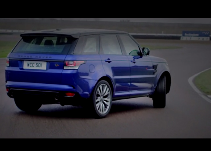 رنج روفر الرياضية 2015 SVR تقتحم حلبة للسباقات على حلبة روكينغم في بريطانيا