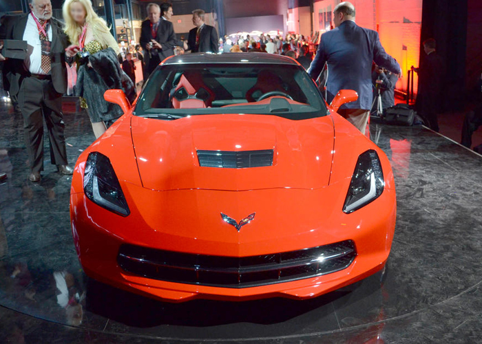“بالصور” كورفيت 2015 ستينجراي بناقل حركة أتوماتيكي من ست سرعات Corvette 2015