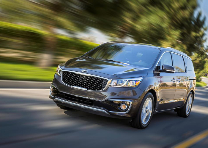 كيا سيدونا 2015 المجددة كلياً من كيا تعيد مجد الميني فان كرنفال Kia Sedona