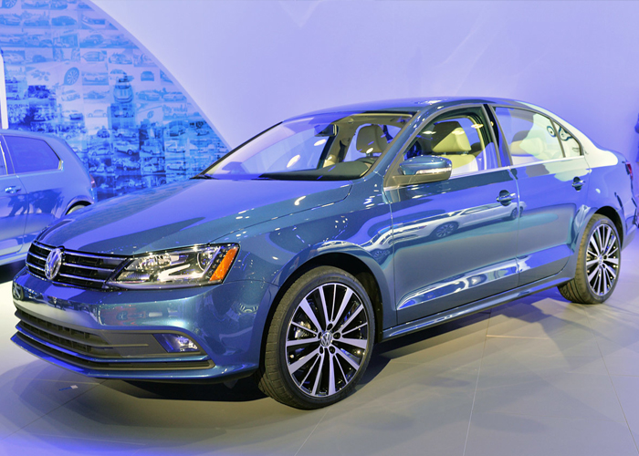 فولكس فاجن جيتا 2015 المحدثه تظهر في معرض نيويورك صور ومواصفات Volkswagen Jetta