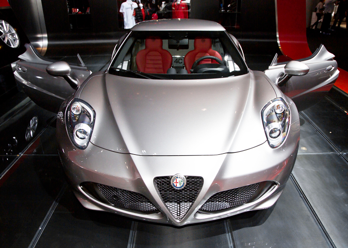 الفا روميو تخطف عيون الحاضرين في معرض نيويورك بـ 4C الجديدة Alfa Romeo