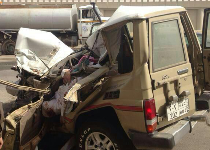“بالصور” حادث مدينة الرياض اليوم الشنيع مع شاحنة نقل الماء على طريق الامير سلمان