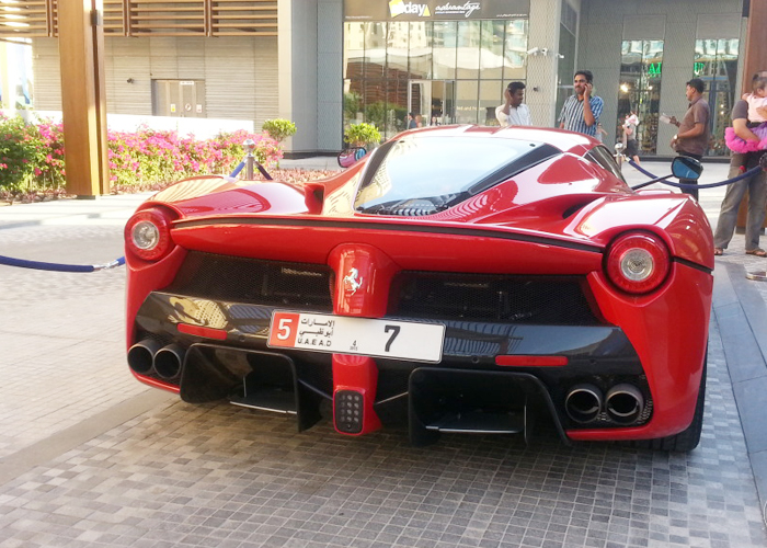"بالصور" اول فيراري لافيراري يمتلكها اماراتي في الخليج باللون الاحمر Ferrari LaFerrari 3