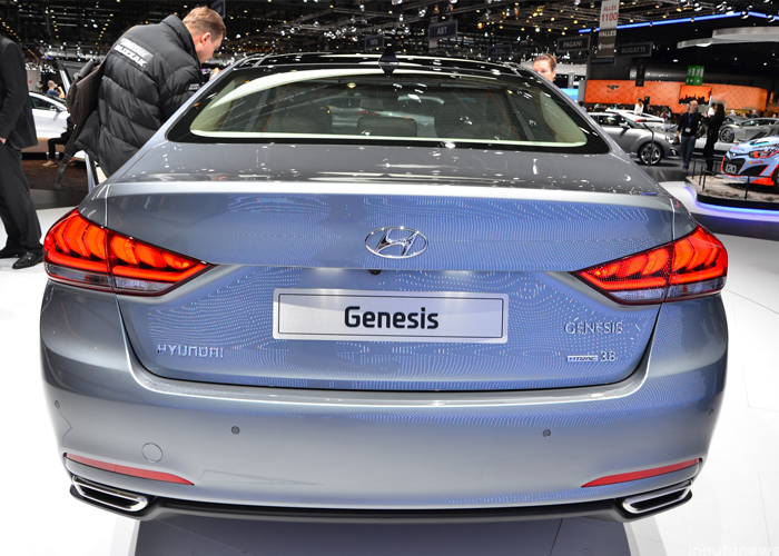 هيونداي جينيسيس 2015 بمحرك V8 و420 حصان و8 سرعات Hyundai Genesis 3
