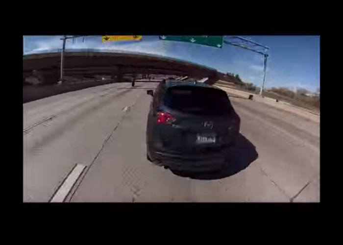 “فيديو” شاهد نتيجة حادث اصطدام دراجة سرعتها 225 كم في الساعة