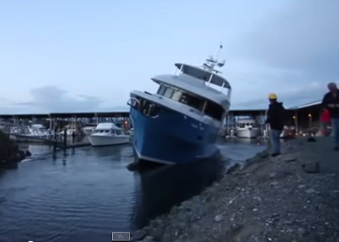 “فيديو” انقلاب يخت سعره 10 ملايين دولار لحظة إطلاقه