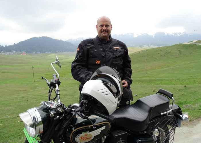 “بالصور والفيديو” مشعل السديري يقطع 1858 كم بدراجته النارية على جبال الهيمالايا