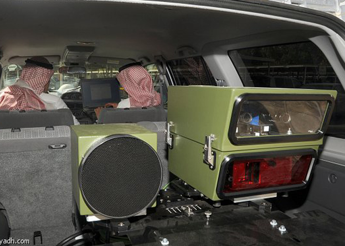 ضبط موظف في نظام “ساهر” يتعاطى الحشيش أثناء عمله بطريق المدينة ـ ينبع