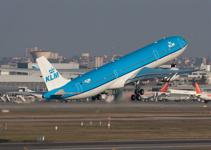 “بالصور” معركة في تويتر بين شركتي طيران بسبب فوز هولندا على المكسيك