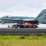 "فيديو" سيارة فورمولا 1 تسبق وتقهر طائرة حربية استرالية Formula One 2