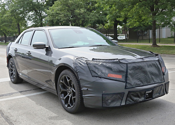 كرايسلر 300 2015 الجديدة كلياً تظهر اخيراً اثناء اختبارها Chrysler 300