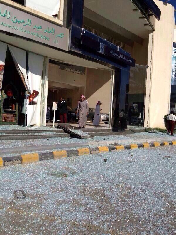 “بالصور” انفجار غاز في الرياض يصيب عامل و5 سيارات رولز رويس وبي ام دبليو الجديدة