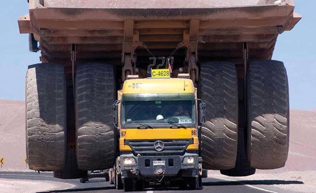 “بالصور” شاهد ماتستطيع فعله شاحنة مرسيدس بنز اكتروس Mercedes Truck Hauls