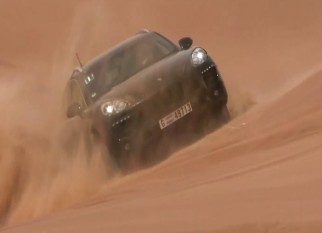 “بالفيديو” بورش ماكان 2014 تتزلج على رمال دبي