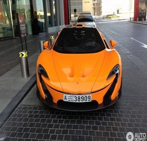 بالصور اول سيارة ماكلارين بي ون باللون البرتقالي ترصد في دبي Orange McLaren P1 3